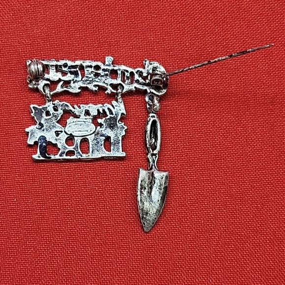 VTG Danecraft Gardening Pin Brooch Gardeners Know the Dirt Dangle Silver Tone - Picture 6 of 12